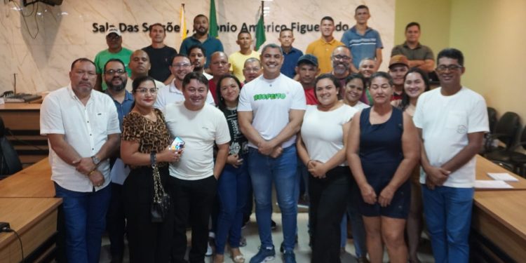 Com Câmara lotada, grupo político anuncia filiação ao União Brasil e declara apoio a Ulisses e Rosenir Arcenio em Tarauacá