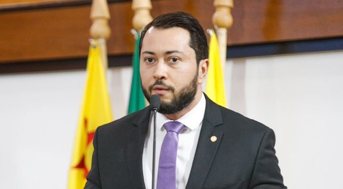 Enquanto o povo sofre, o governo faz festa”, denuncia deputado Emerson Jarude sobre R$ 31 milhões gastos com shows na Expoacre 2025