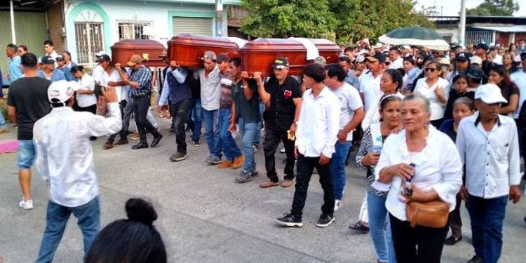 Equador: famílias evangélicas executadas em casas com versículos bíblicos