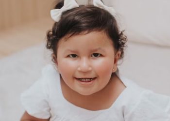 Síndrome rara causa fome insaciável em menina de 2 anos no Acre