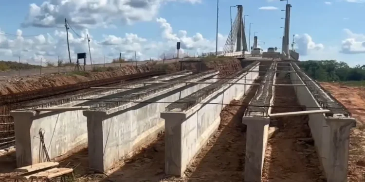 Obra Inacabada e Estrutura Precária: A Provação Diária na Ponte do Rio Tarauacá