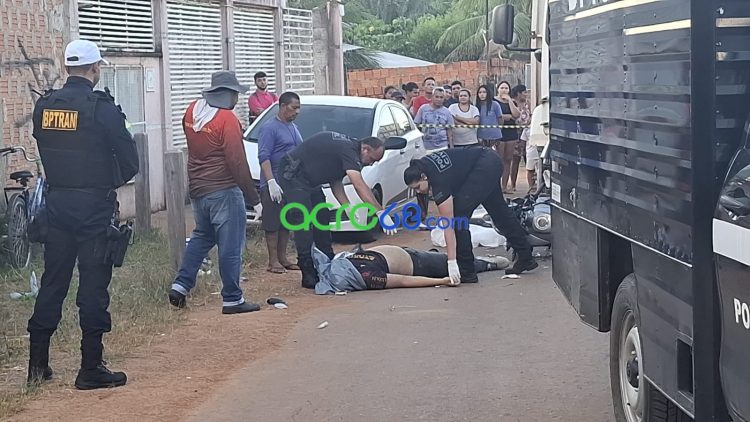Motociclista de 29 anos morre após colisão frontal com caminhão em ramal
