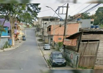 Adolescentes em moto atropelam criança de 4 anos