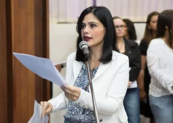 Ex-deputada passa mal e morre após refeição. Infecção por Salmonella é investigada