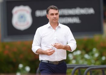 ‘Meu vice será uma pessoa preparada e, de preferência, mulher’, diz Flávio Bolsonaro