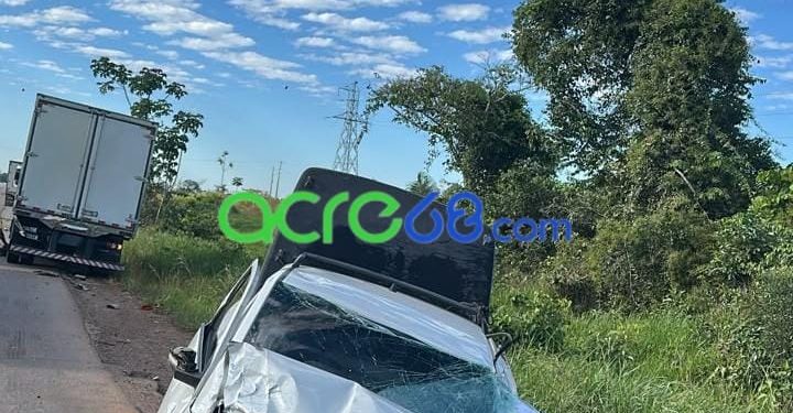 Grave acidente na BR-364 deixa jovem ferido após colisão múltipla entre Rio Branco e Sena Madureira
