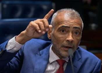 Romário: “Tem gente querendo confundir as pessoas, mas comigo o papo é reto”