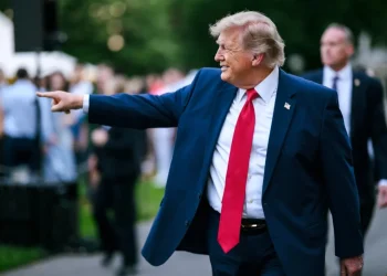 Trump afirma que cessar-fogo acabou e ameaça atacar Irã nesta 4ª