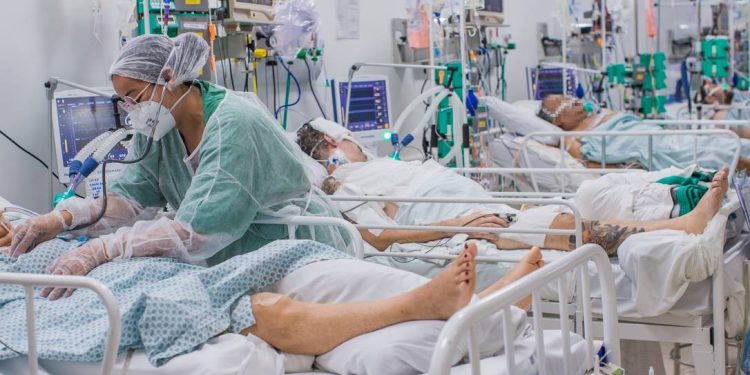 Alerta vermelho: hospitais do Acre operam com quase todos os leitos de UTI lotados Alerta vermelho: hospitais do Acre operam com quase todos os leitos de UTI lotados