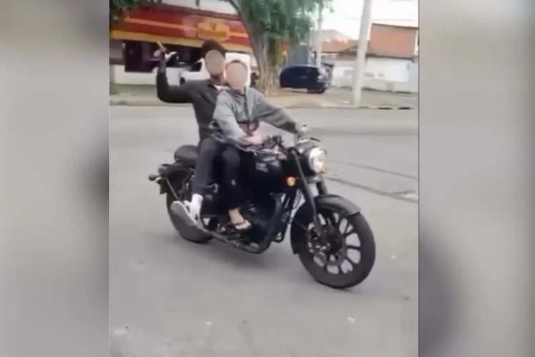 Adolescente morre atingido por viatura da GCM em perseguição a moto roubada. Veja vídeo