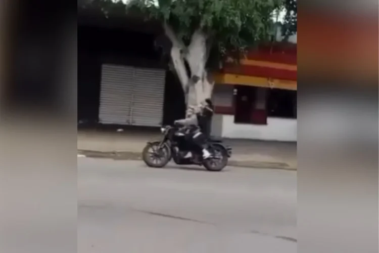 Adolescente morre atingido por viatura da GCM em perseguição a moto roubada. Veja vídeo