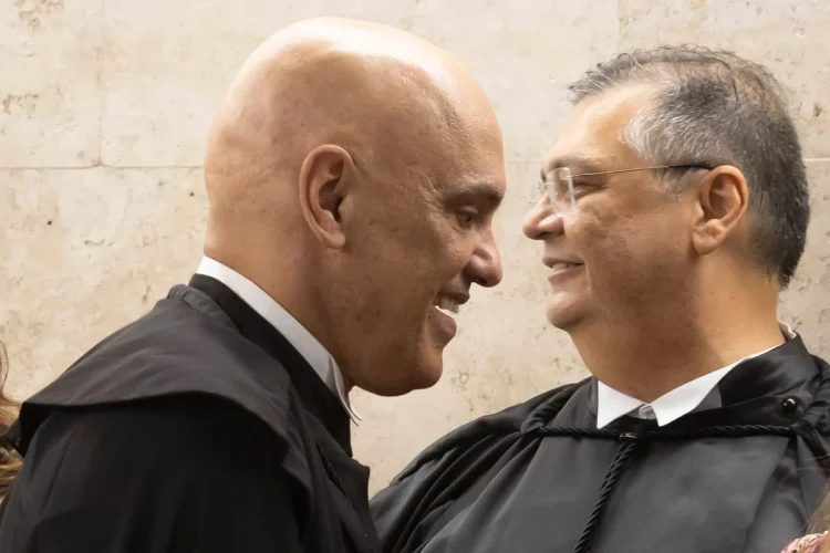 Ministro Flávio Dino manda Andrei Rodrigues voltar para chefia da PF