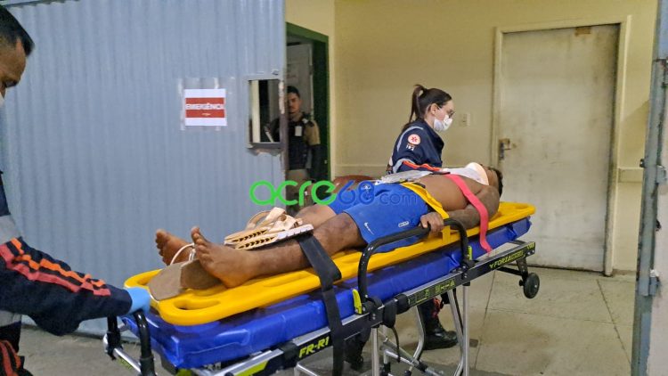 Grave capotamento na AC-10 deixa duas pessoas feridas e cinco com escoriações em Rio Branco