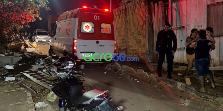 Mulher de 35 anos é morta a tiros na própria residência no bairro Vitória, capital acreana