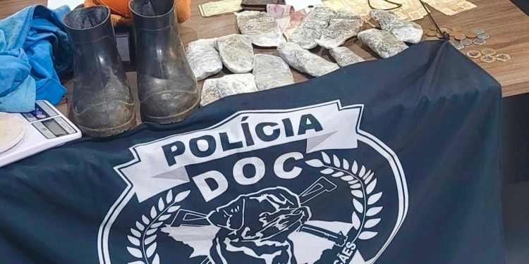 Polícia Penal prende funcionário terceirizado tentando entrar com drogas no Complexo Penal da Capital Polícia Penal prende funcionário terceirizado tentando entrar com drogas no Complexo Penal da Capital