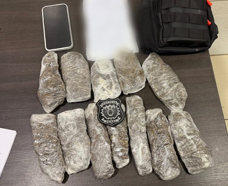 Polícia Penal prende funcionário terceirizado tentando entrar com drogas no Complexo Penal da Capital