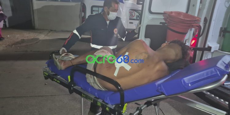 Homem é esfaqueado na madrugada e busca socorro em posto de combustíveis no Segundo Distrito de Rio Branco