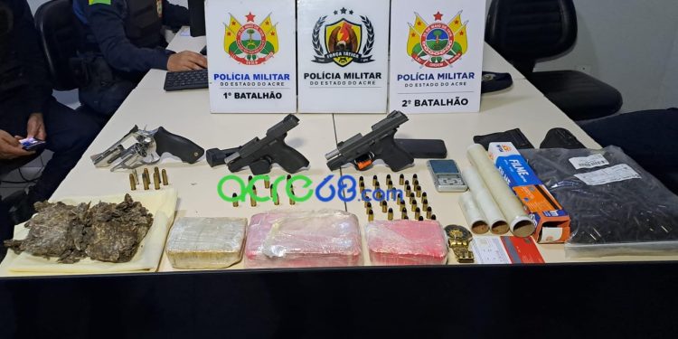 Operação conjunta da Polícia Militar desarticula ponto de tráfico em Rio Branco com 3 kg de drogas e armas