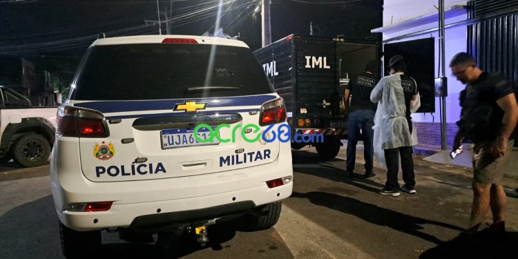 Polícia localiza corpo em decomposição na capital durante cumprimento de mandado