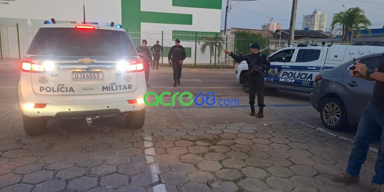 ​Força Tática cumpre mandado de prisão e apreende skunk durante operação policial no bairro Ilson Ribeiro, em Rio Branco