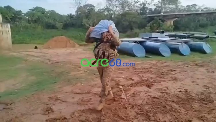 Apreensão no Rio Acre: BOPE e Patrulhamento Ambiental interceptam 100 kg de skank em barco