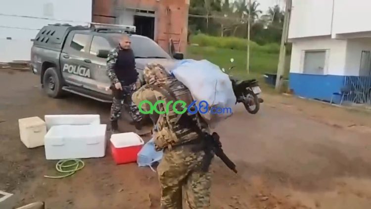 Apreensão no Rio Acre: BOPE e Patrulhamento Ambiental interceptam 100 kg de skank em barco