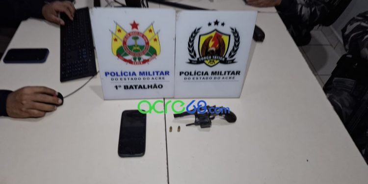 Operação da Força Tática resulta em prisão por porte ilegal de arma e apreensão de material suspeito em Rio Branco