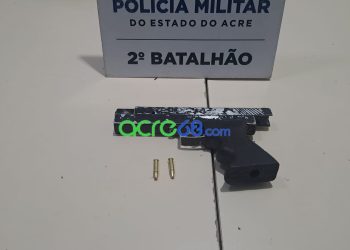 Força Tática apreende arma e prende jovem de 21 anos no bairro Seis de Agosto, em Rio Branco