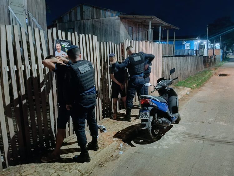 Marido agride esposa, é esfaqueado em legítima defesa e preso em Rio Branco; suspeito passa mal na delegacia e mobiliza Samu