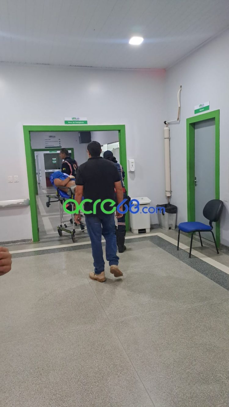 Marido agride esposa, é esfaqueado em legítima defesa e preso em Rio Branco; suspeito passa mal na delegacia e mobiliza Samu