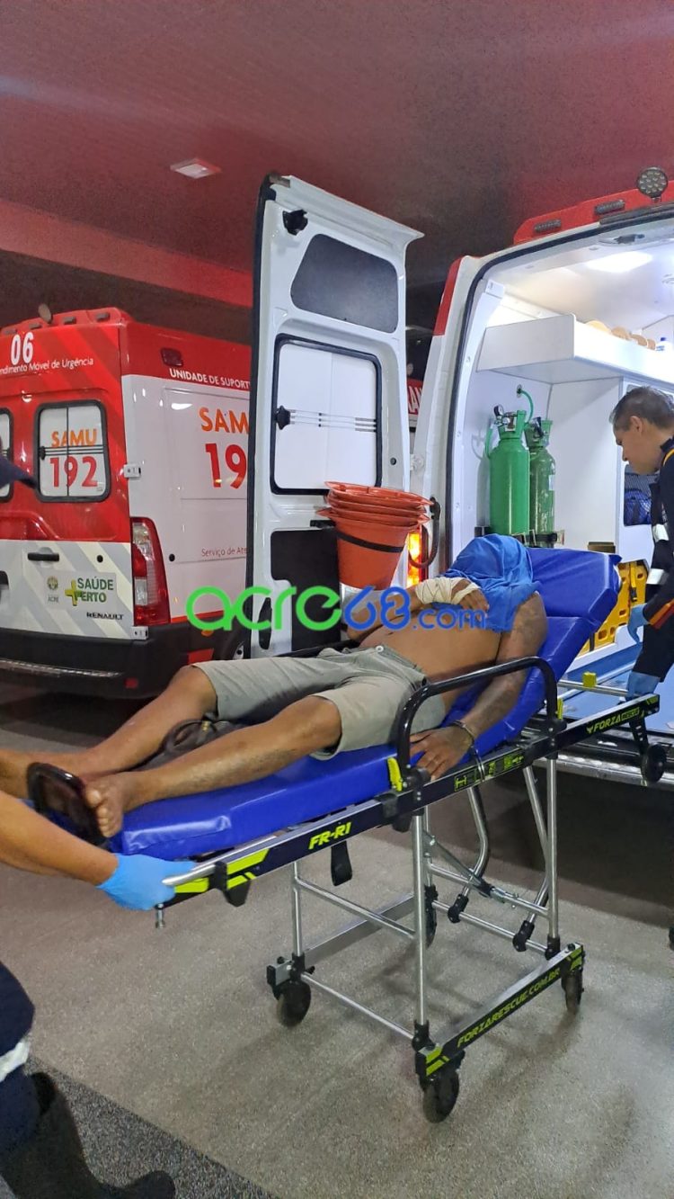 Marido agride esposa, é esfaqueado em legítima defesa e preso em Rio Branco; suspeito passa mal na delegacia e mobiliza Samu