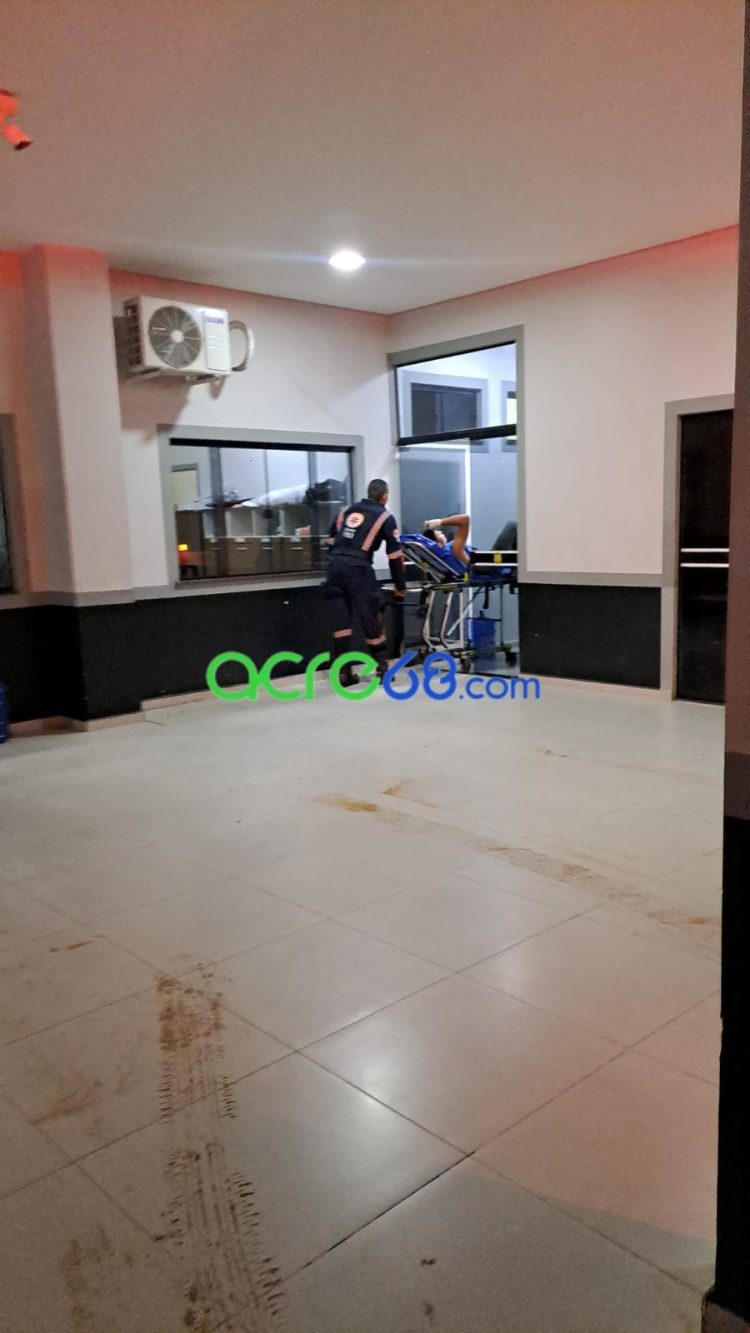 Marido agride esposa, é esfaqueado em legítima defesa e preso em Rio Branco; suspeito passa mal na delegacia e mobiliza Samu