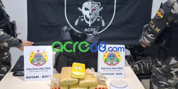 Operação do BOPE desarticula ponto de tráfico e apreende arsenal e drogas na parte alta de Rio Branco Operação do BOPE desarticula ponto de tráfico e apreende arsenal e drogas na parte alta de Rio Branco