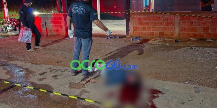 Briga em bar termina com homem de 32 anos morto a pauladas no interior do Acre; suspeito é capturado pela PM Briga em bar termina com homem de 32 anos morto a pauladas no interior do Acre; suspeito é capturado pela PM