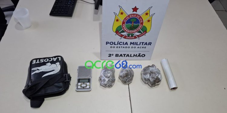 Menor é apreendido pela Polícia Militar na Cidade do Povo após tentativa de fuga com drogas e balança de precisão
