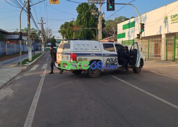 ​Polícia Militar prende maior e apreende adolescente com drogas no “Beco da Tiazinha” em Rio Branco
