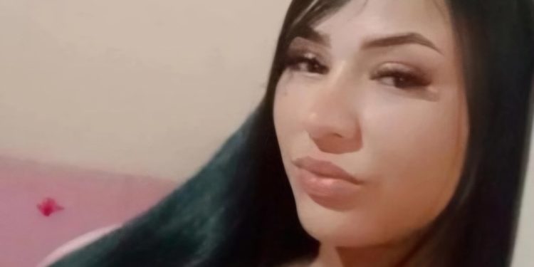 Família de acreana assassinada a facadas em MT tenta resgatar filho da vítima que está com desconhecida: ‘Nos bloqueou’