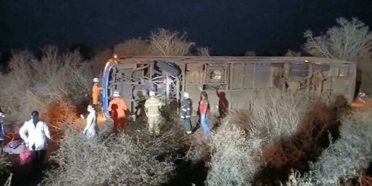 Acidente com ônibus deixa ao menos 7 mortos