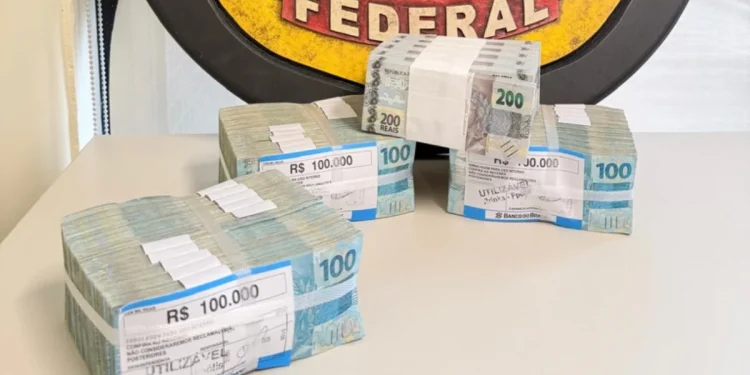 PF apreende R$ 500 mil em espécie com candidato