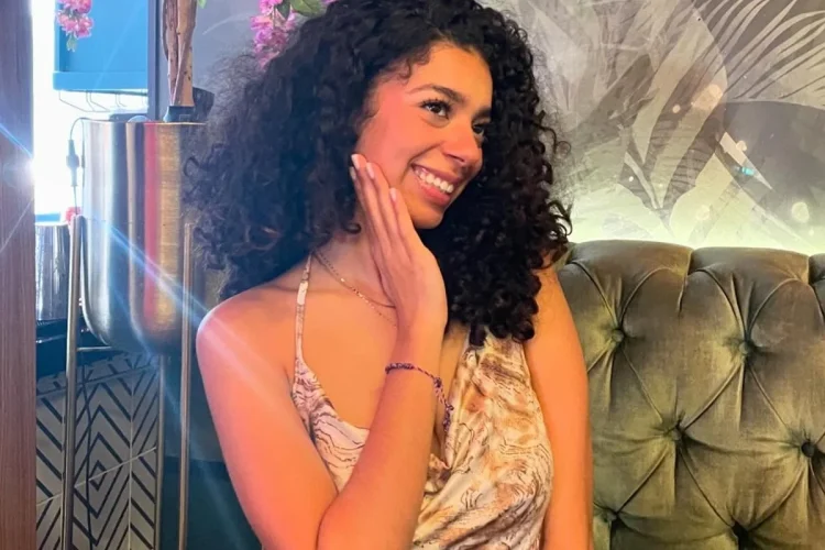 Foto: filha de Carla Perez, Camilly Victória assume namoro com americana