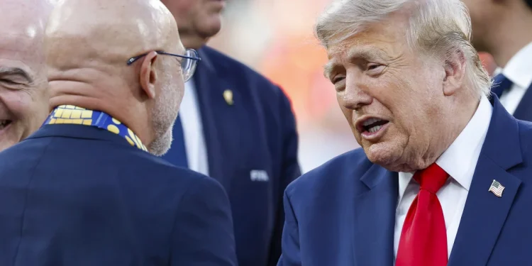 Técnico da Espanha revela o que conversou com Trump após título da Copa Técnico da Espanha revela o que conversou com Trump após título da Copa