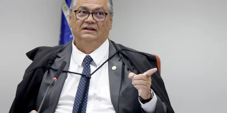 Ministro Flávio Dino manda Andrei Rodrigues voltar para chefia da PF