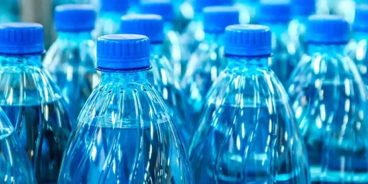 Anvisa proíbe comércio e consumo de água mineral por presença de coliformes