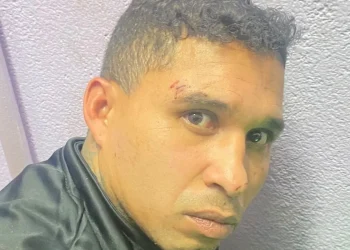 Mulher escapa de ser morta por companheiro após faca quebrar durante ataque