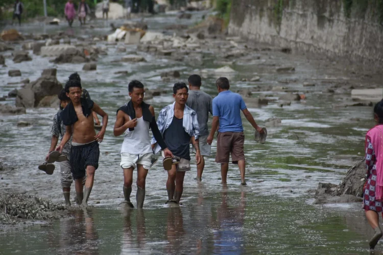 Nepal: família de idosa resgatada 10 dias após tragédia tinha iniciado luto
