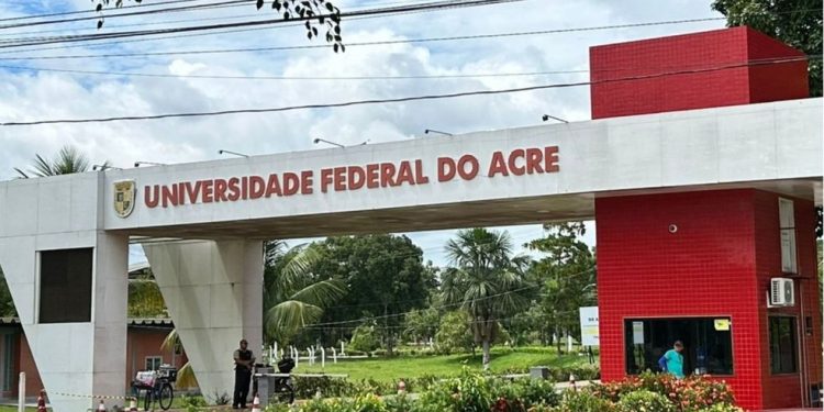 Professor da Ufac é afastado após denúncia de assédio feita por estudante: ‘Minha vida foi destruída’ Professor da Ufac é afastado após denúncia de assédio feita por estudante: ‘Minha vida foi destruída’