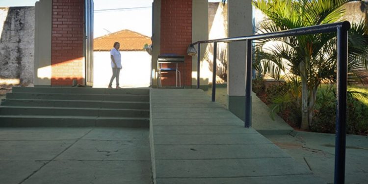 Menos da metade das escolas do Acre têm acessibilidade para PCDs