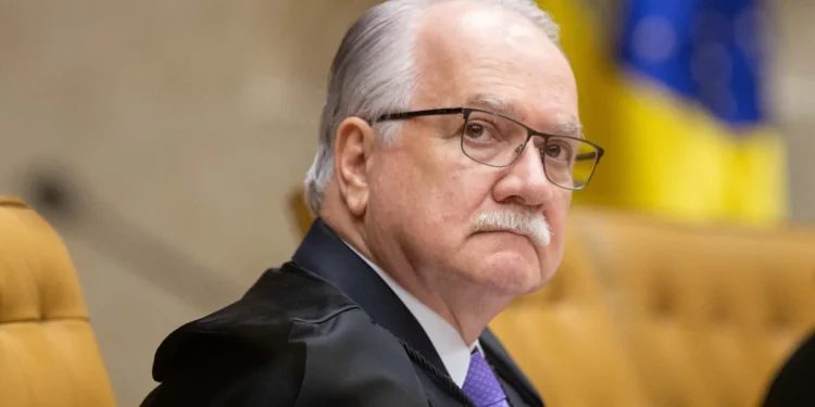 Fachin nega pedido de Moraes para julgamento conjunto com Mendonça
