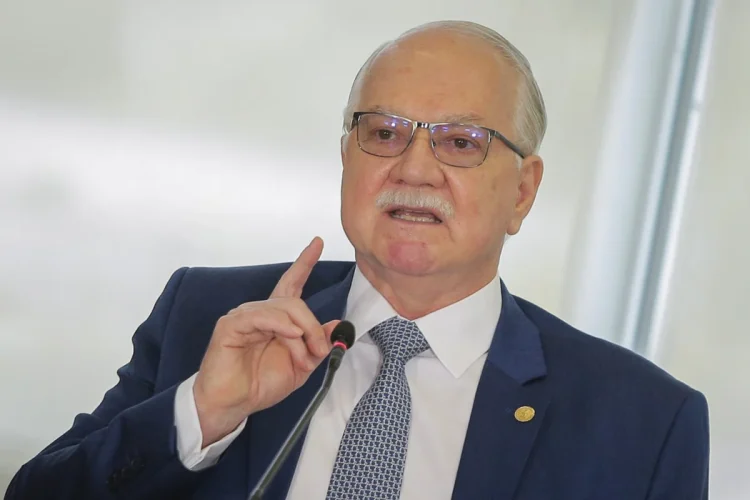 Ministro Flávio Dino manda Andrei Rodrigues voltar para chefia da PF