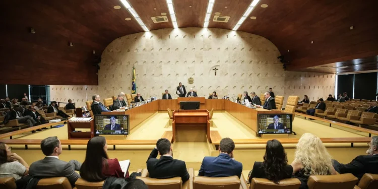 STF julga se abre investigação contra Moraes por mensagens com Vorcaro